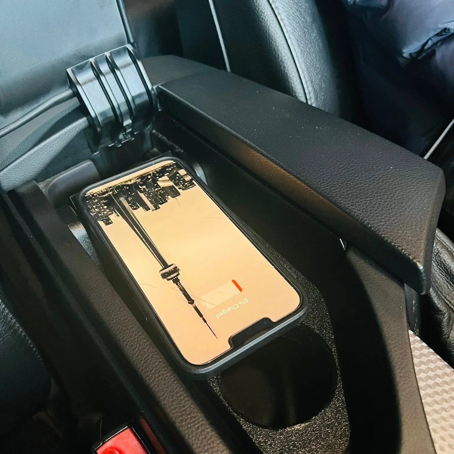 Kabelloses Ladegerät mit integriertem Getränkehalter für BMW 5er Serie (E60/E61) - Exact Designs