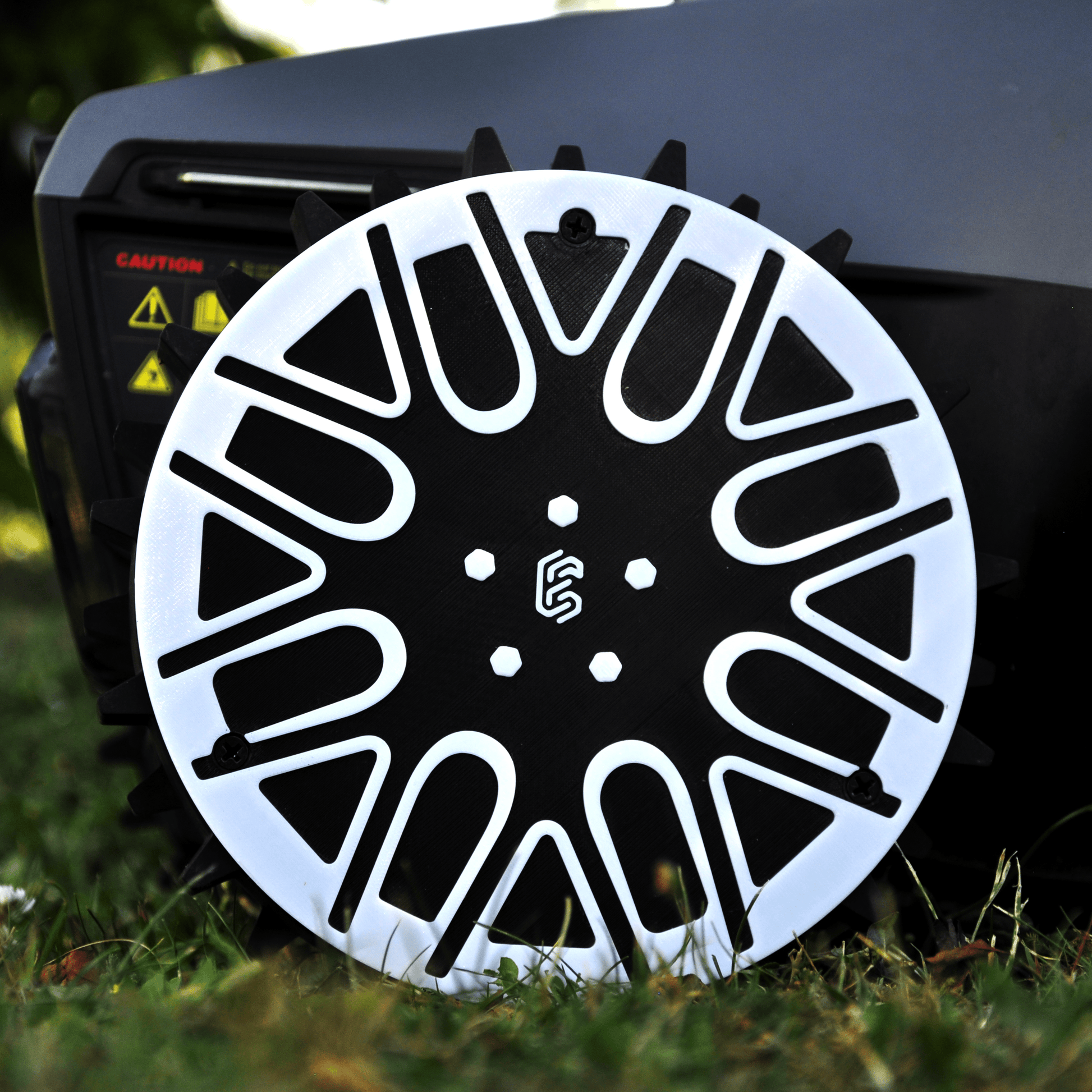 Mammotion Yuka Mini – Radabdeckung im futuristischen Stil - Exact Designs